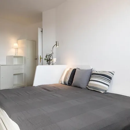 Hues Auert Tharep, 5 * Hörnum