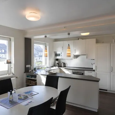 Hues Auert Tharep, 5 Apartman