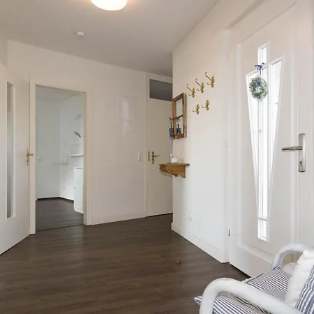 Hues Auert Tharep, 5 * Hörnum