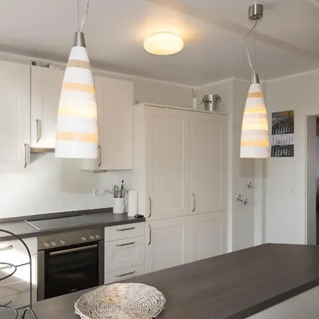 Hues Auert Tharep, 5 Apartman *